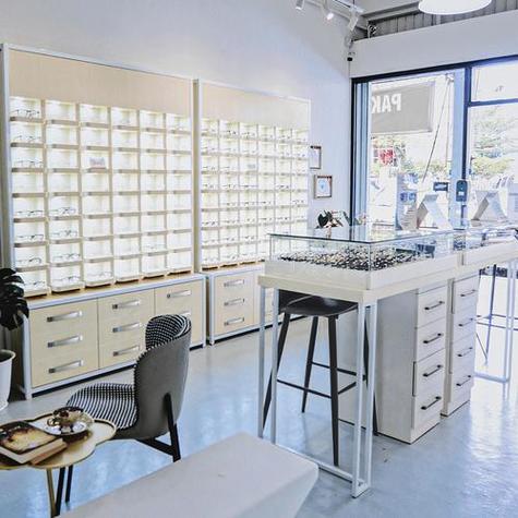 眼镜店展柜设计:提升颜值与销售的关键策略