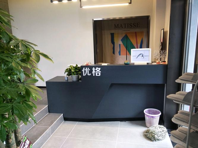 定做各种前台,吧台,展柜,全屋家具